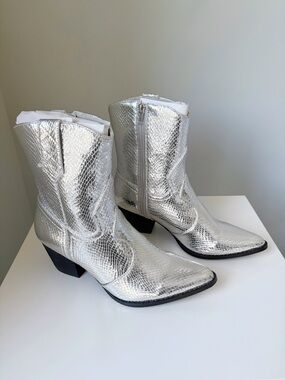 Coconut By Matisse Size 7